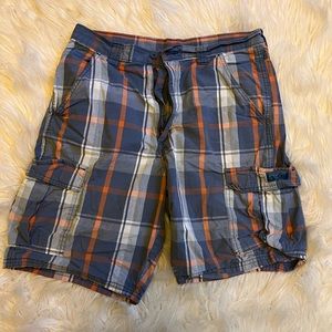 Men’s knee length cargo shorts